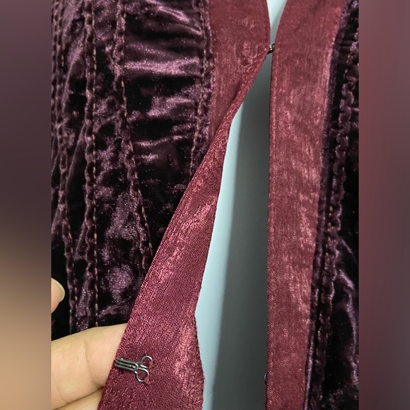 U- Maroon Textured Velvet V-Neck Cardigan - Picture 4 of 10